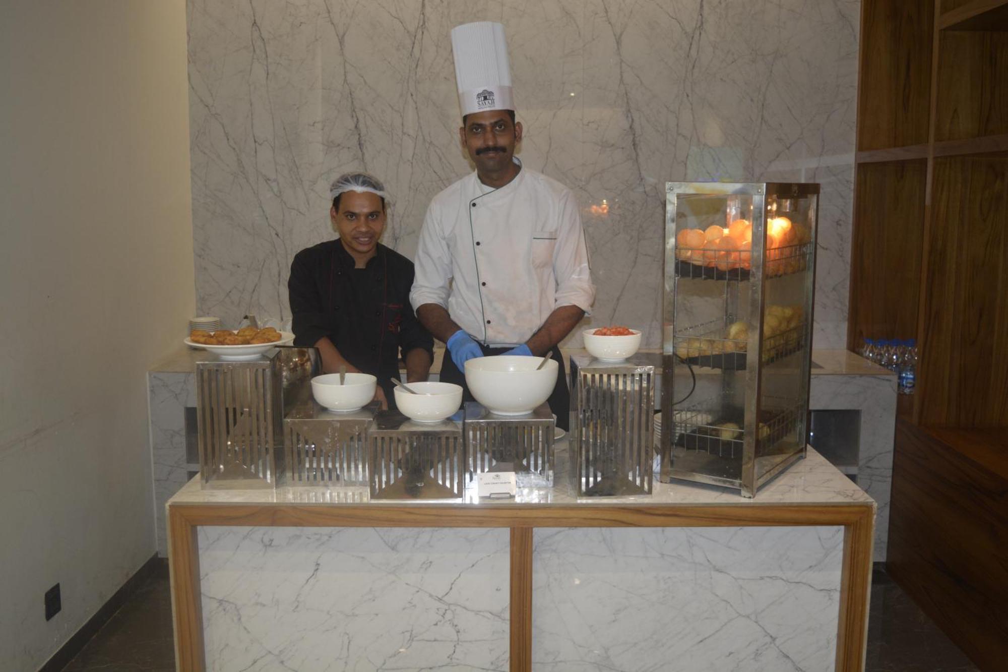 Hotel Sayaji Morbi Exteriér fotografie