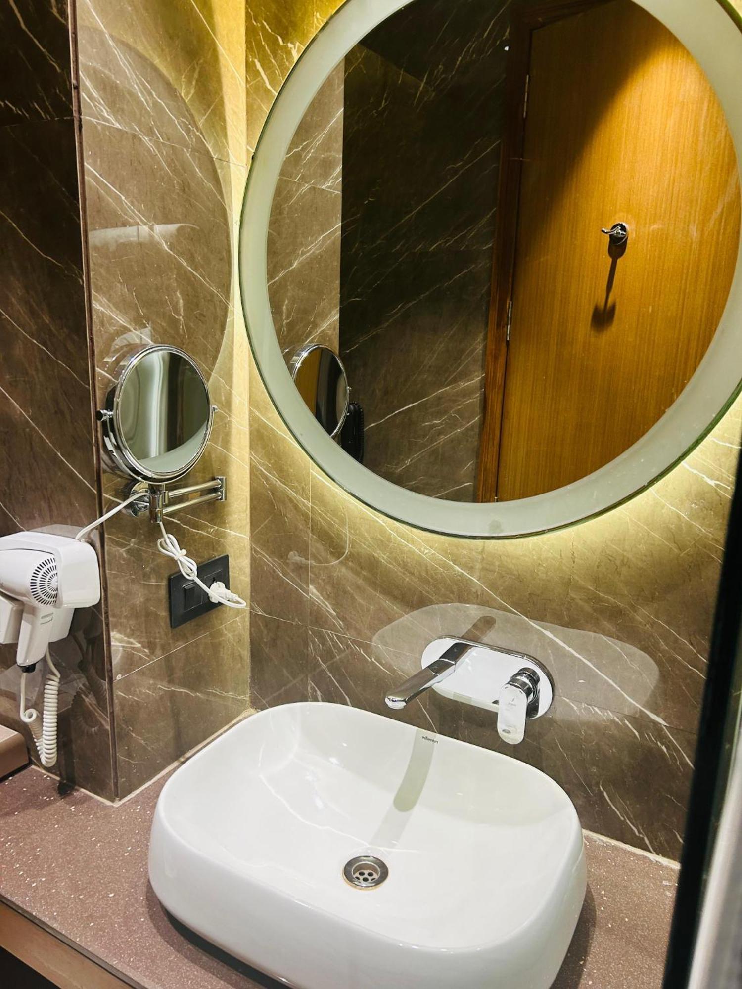 Hotel Sayaji Morbi Exteriér fotografie