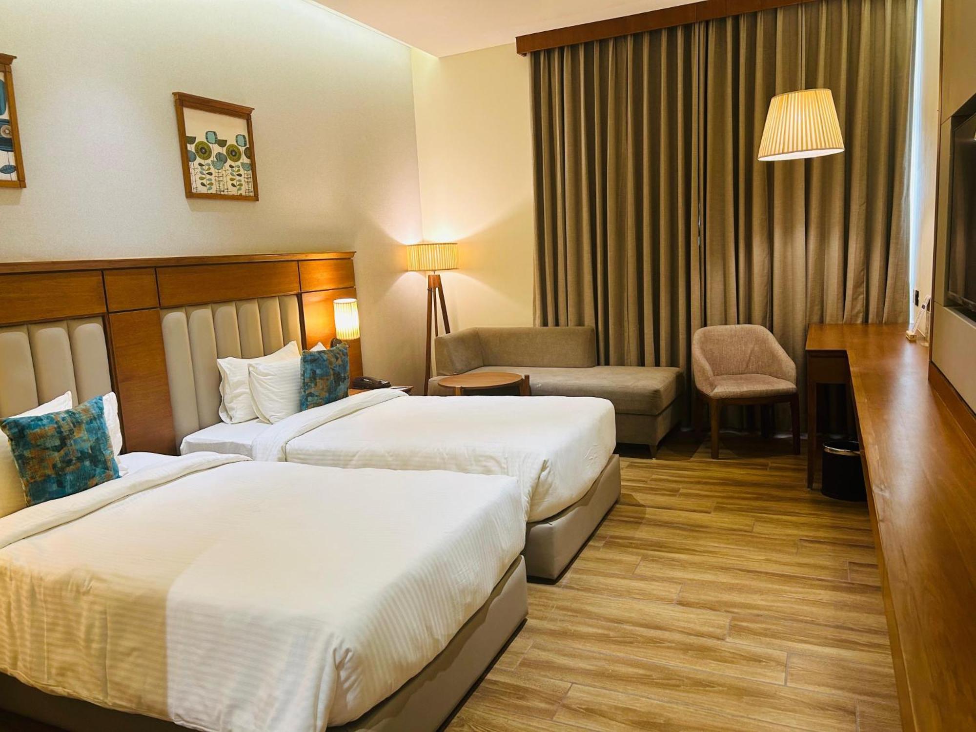 Hotel Sayaji Morbi Exteriér fotografie